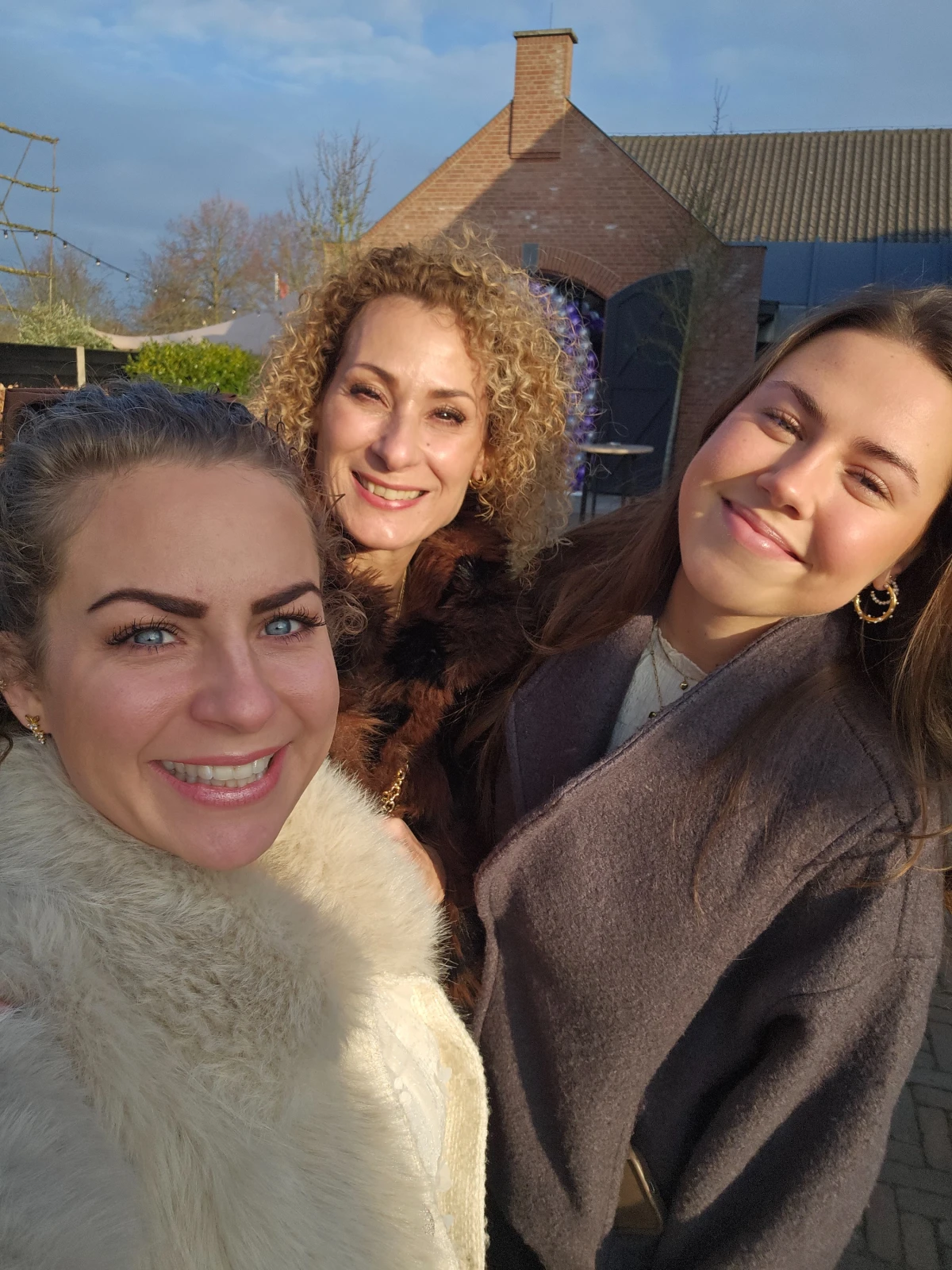 Over ons. Melanie, Bianca en Esther. Huidexperts, huidspecialisten